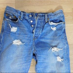 LEVIS women’s jeans, distressed Size 28, ankle